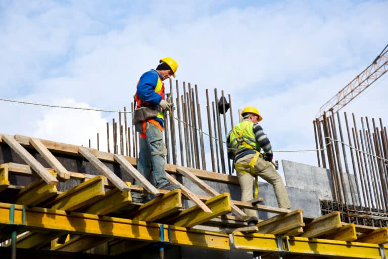Como economizar 70% de INSS na sua obra